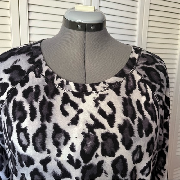 JNY Animal print pocket pullover Top L - Picture 3 of 9